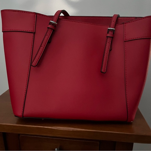 NWOT Guess Delaney Red with Black Trim Medium Classic Tote Bag - Picture 2 of 10